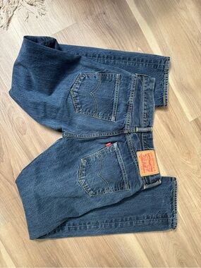Levi’s 501 size 28 medium wash